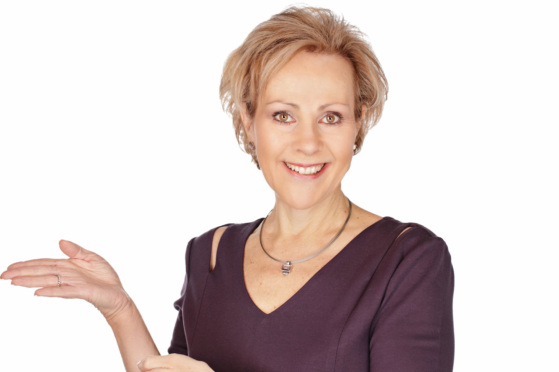 Customer Service Expert | Elaine Allison: Vancouver International Air
