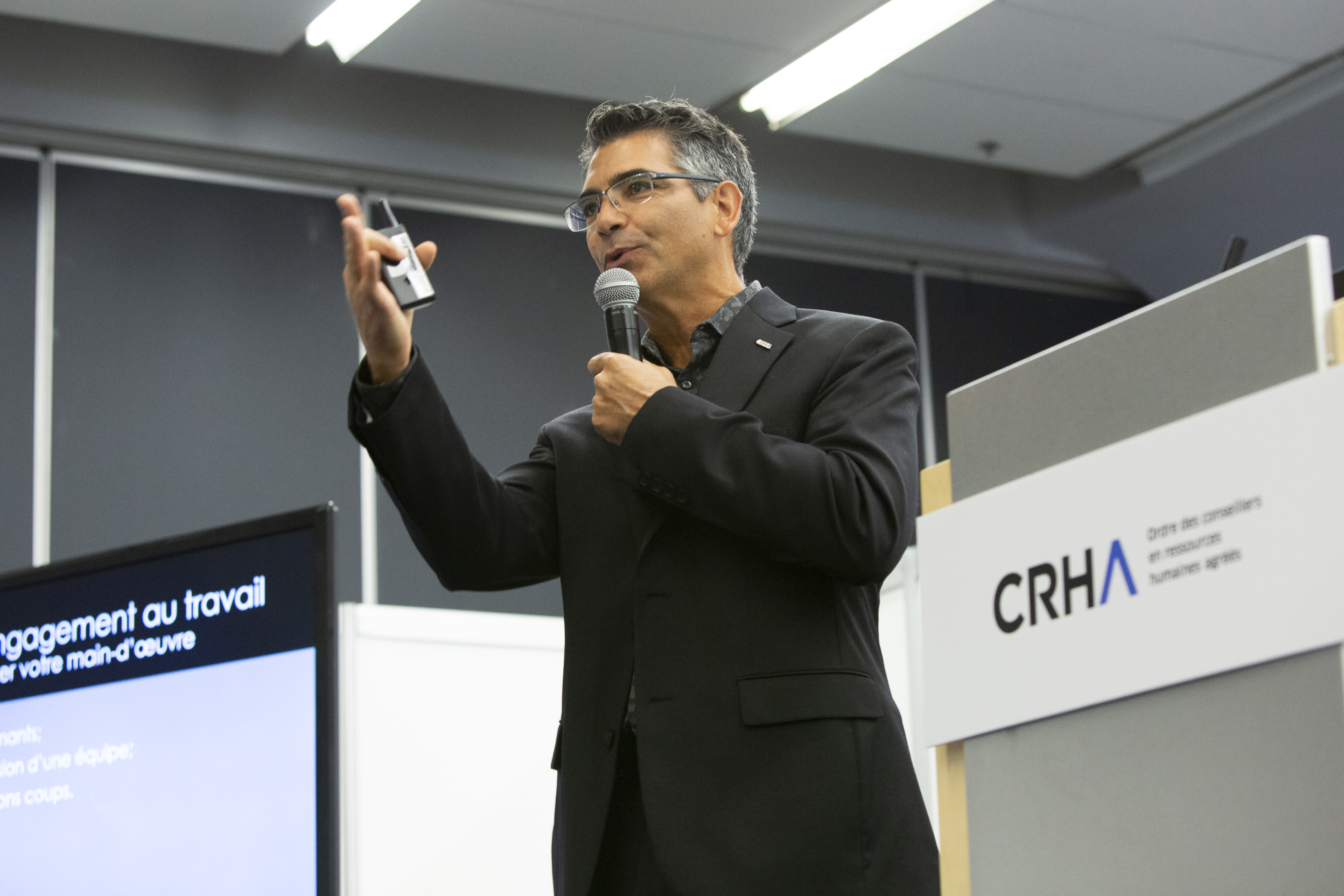 Looking for a Professional Speaker on Human Resources?