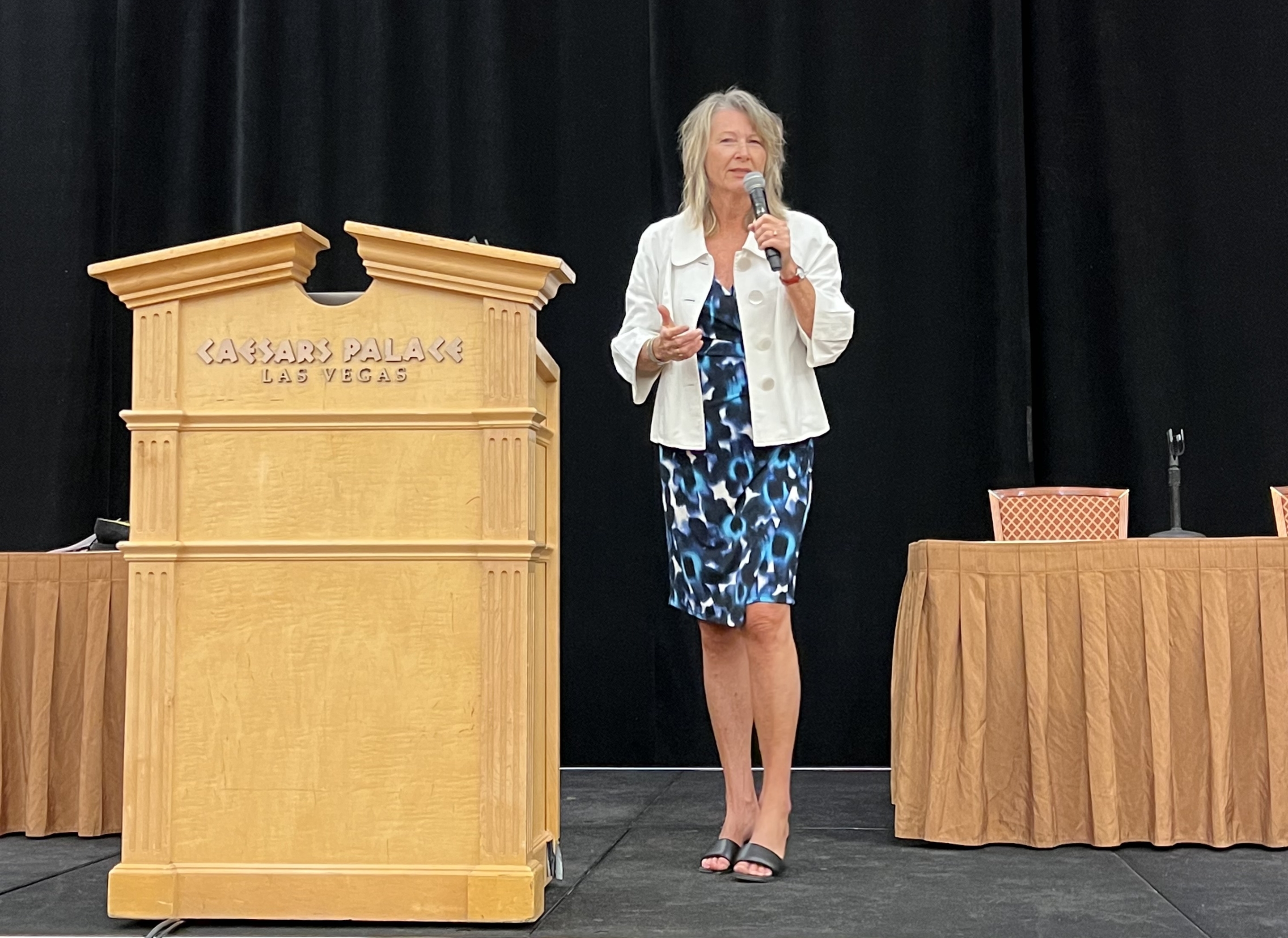 Mary Charleson's Five-minute Marketing: Going Private in Public