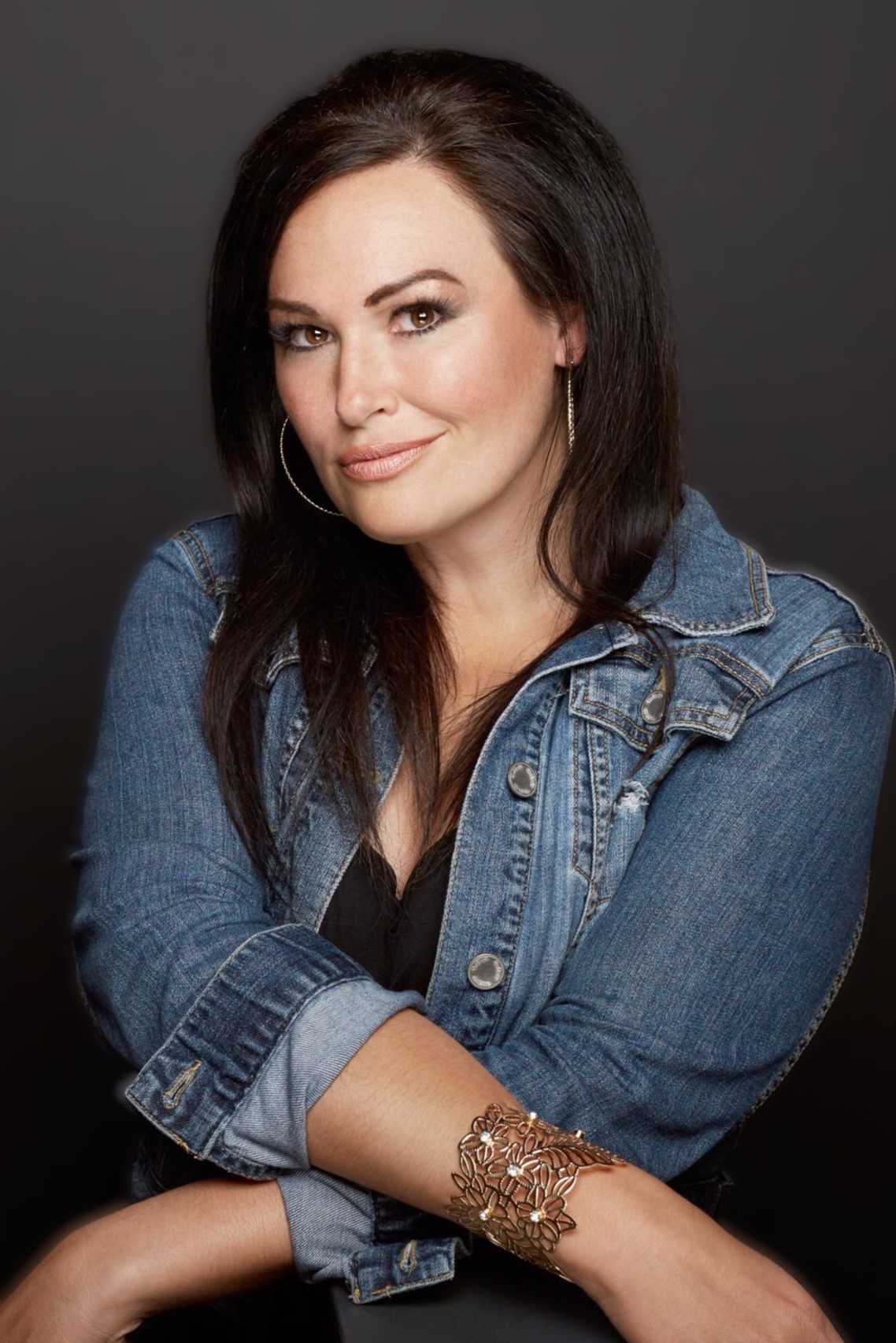 Lisa Elle Speaker Reel